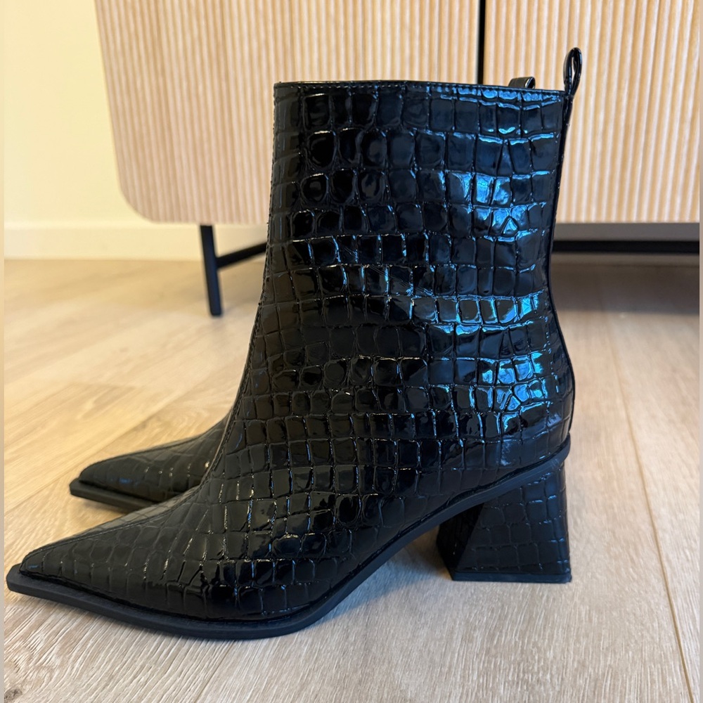 Topshop Black Croc-Pattern Ankle Boots-9.5